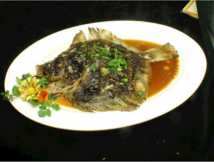 红烧多宝鱼摆盘精致