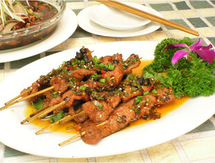 美味烤肉串摆盘精致