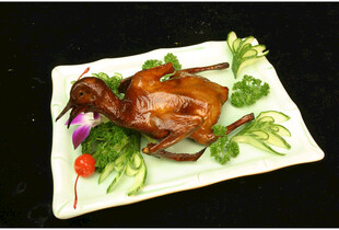 美味烤乳鸽摆盘精致