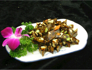 美味炒田螺配清新装饰