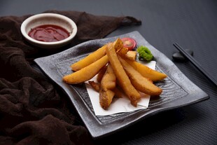 美味炸物配蘸酱