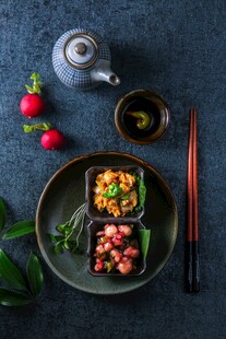 精致中式餐食与茶具组合