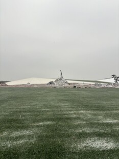 机场跑道上的飞机