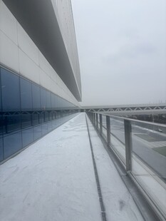 雪覆建筑露台景观