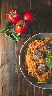 意面肉丸配新鲜番茄