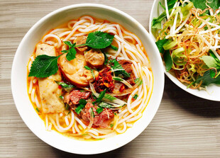 美味特色面条两碗