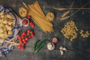 多样意大利面食食材展示