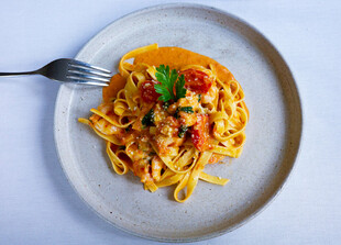 美味虾仁意面摆盘精致