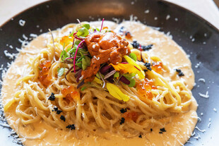 美味意面配多彩蔬菜