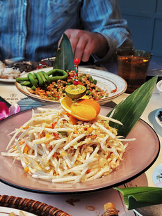 美味泰式凉拌菜诱人呈现