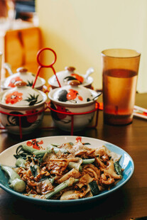 中式美味佳肴摆桌场景