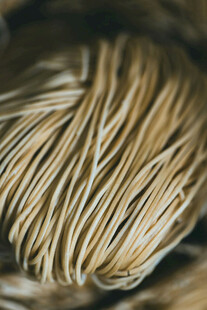 金黄色毛线团特写