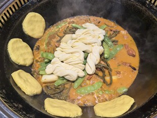 铁锅炖鱼贴饼子美食图