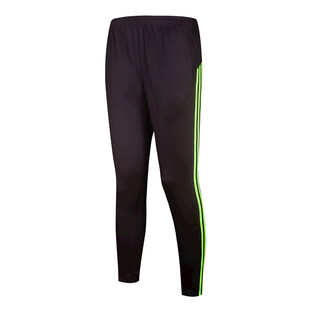 黑色运动裤配绿色侧边条