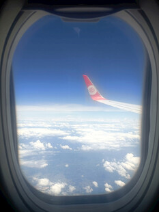 机窗视角下的云端美景