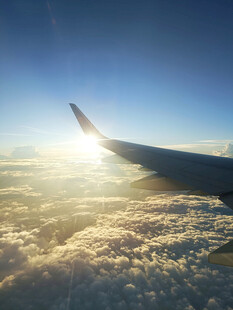 高空机翼下的壮丽云海