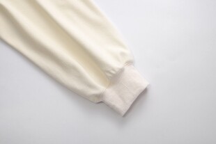 米白色袖口细节展示