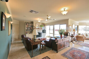 温馨舒适的家居客厅空间