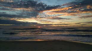 海边绝美日落天空景象