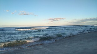 海边美景 海浪轻拍沙滩