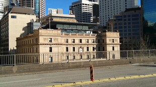 古典建筑与现代建筑相映