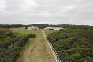 俯瞰野外科技设施区域