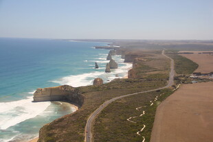 俯瞰大洋路壮丽海岸风光