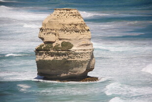 海中孤立岩石景观