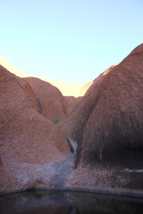 夕阳下的峡谷与水域