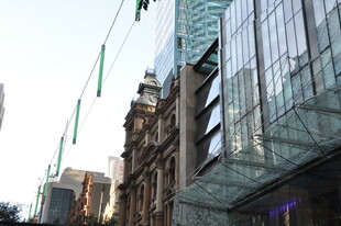 城市新旧建筑对比景观