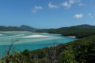 绝美蓝白相间的海岸风光