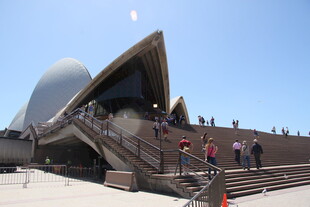 悉尼歌剧院外观及游客