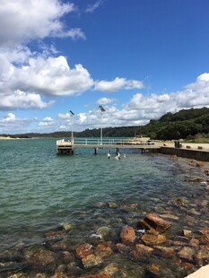 海边美景 清澈海水与礁石
