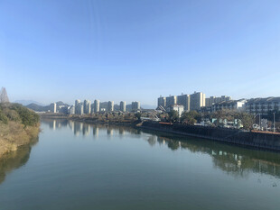 河畔城市风光美景