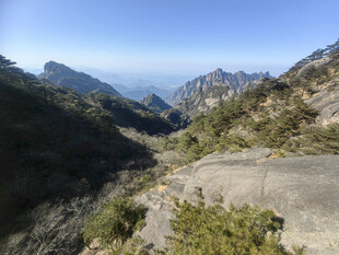 黄山山间美景壮阔自然景观
