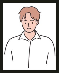 穿白衬衫的微笑男性