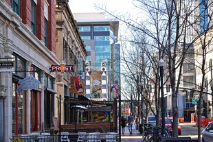 城市街道冬日景象