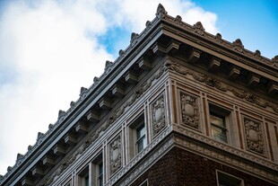 古典建筑精美屋檐一角