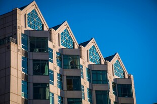 现代风格多层建筑外观