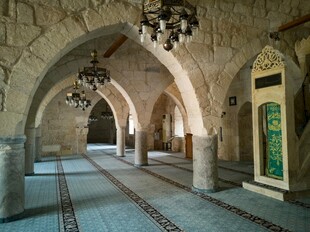 拱形大厅内的精美建筑景观