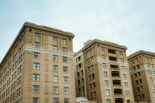 多层砖砌公寓建筑外观