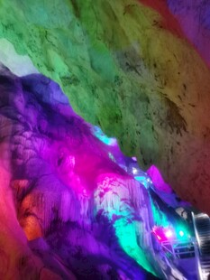 梦幻溶洞灯光奇幻景观