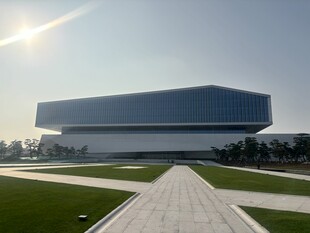 现代风格的宏伟建筑景观