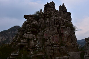 奇特嶙峋的自然岩石景观