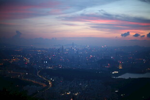 城市黄昏天际线美景