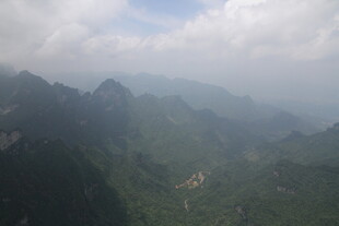 壮美山峦云海景观