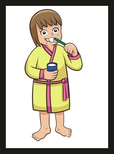 穿睡袍刷牙的可爱小孩