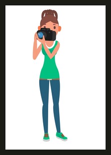 女孩手持相机拍照瞬间