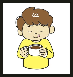 男孩开心捧杯喝咖啡