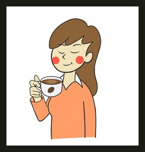 女孩惬意手持咖啡杯